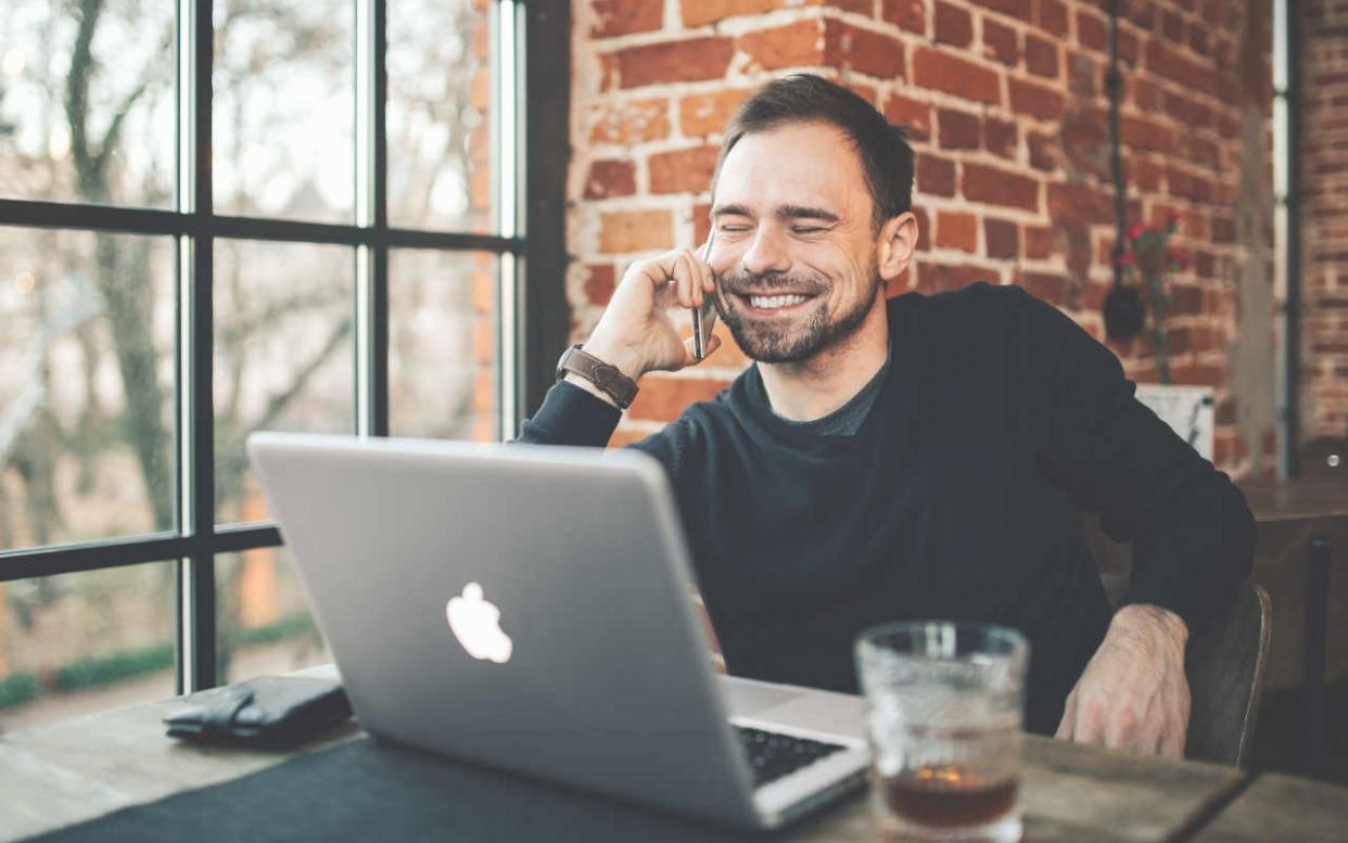 Strukturierte Analyse von Finanzkennzahlen und Unternehmensberichten