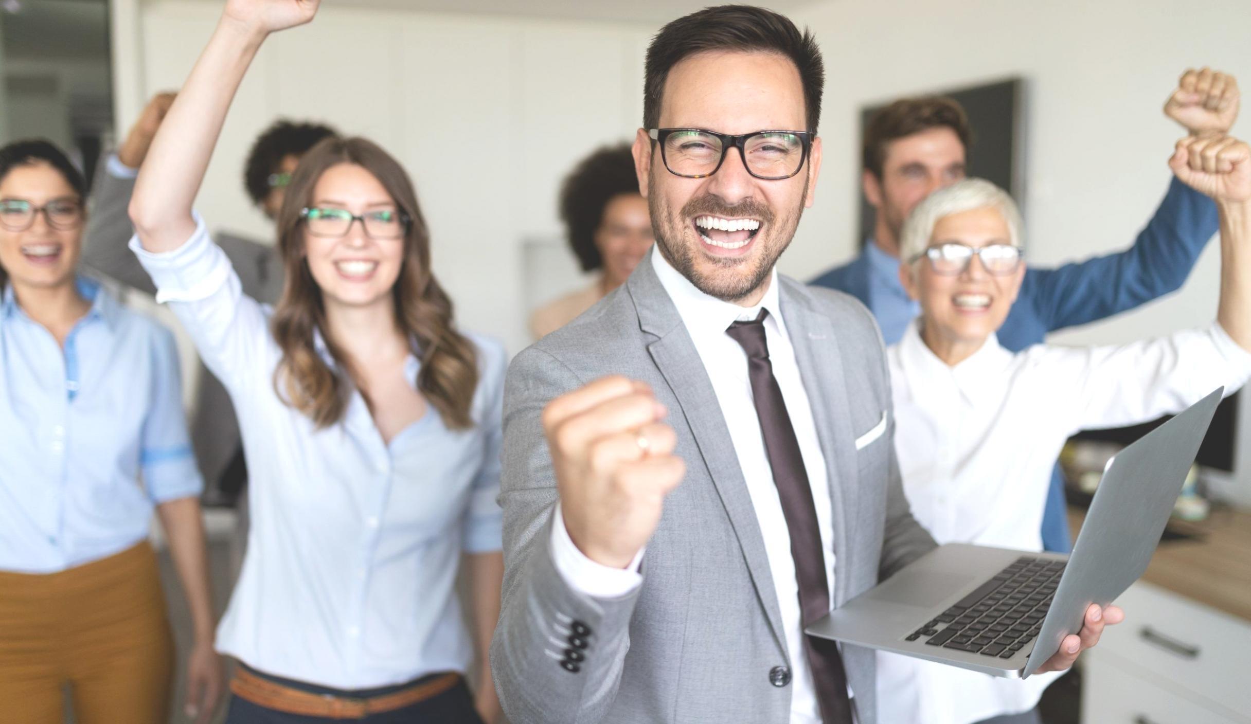 Arbeitsumgebung für Finanzanalyse mit Dokumenten und Analysewerkzeugen